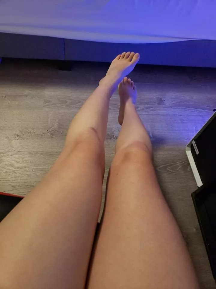 🌸Worship my tired feet🌸 posted by hanaslittlefeet