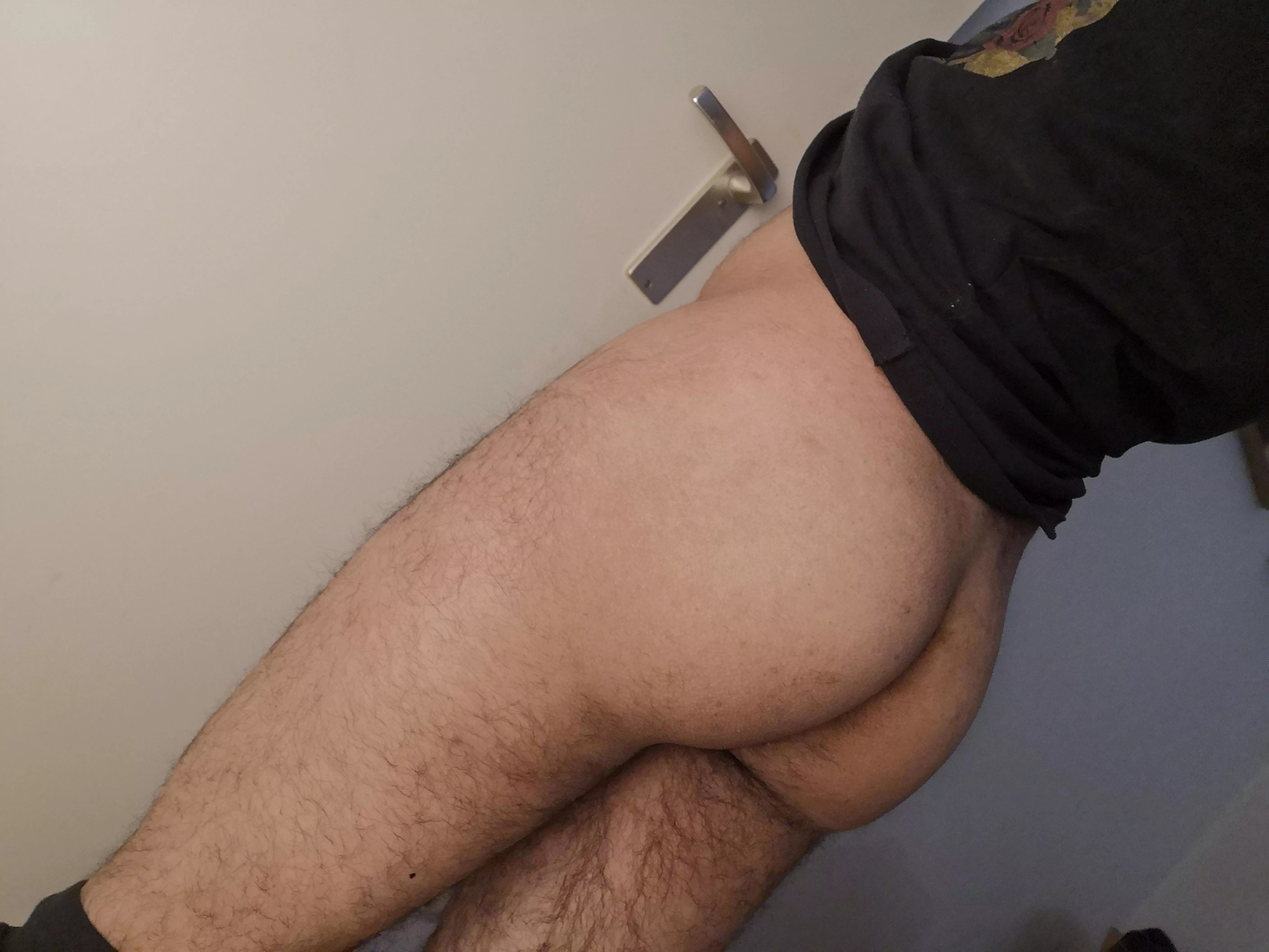 Would love for someone to 'own' my butt and use it whenever they please 🤤 posted by Effinlizardking