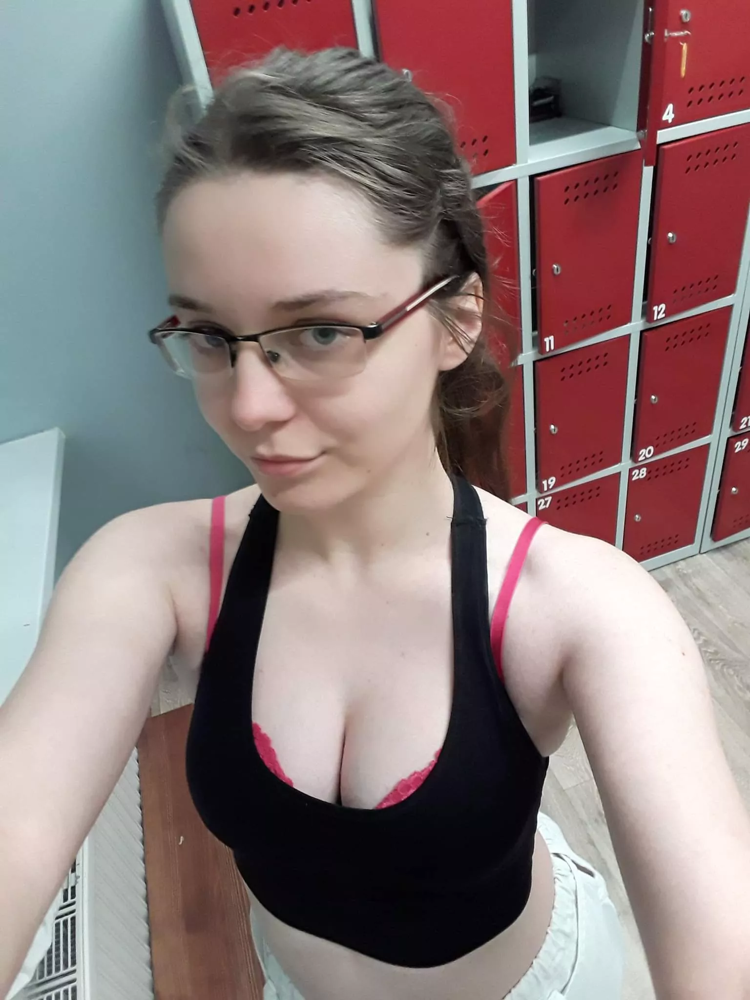 Would my cleavage distract you in the gym? posted by Pettiee_Velia