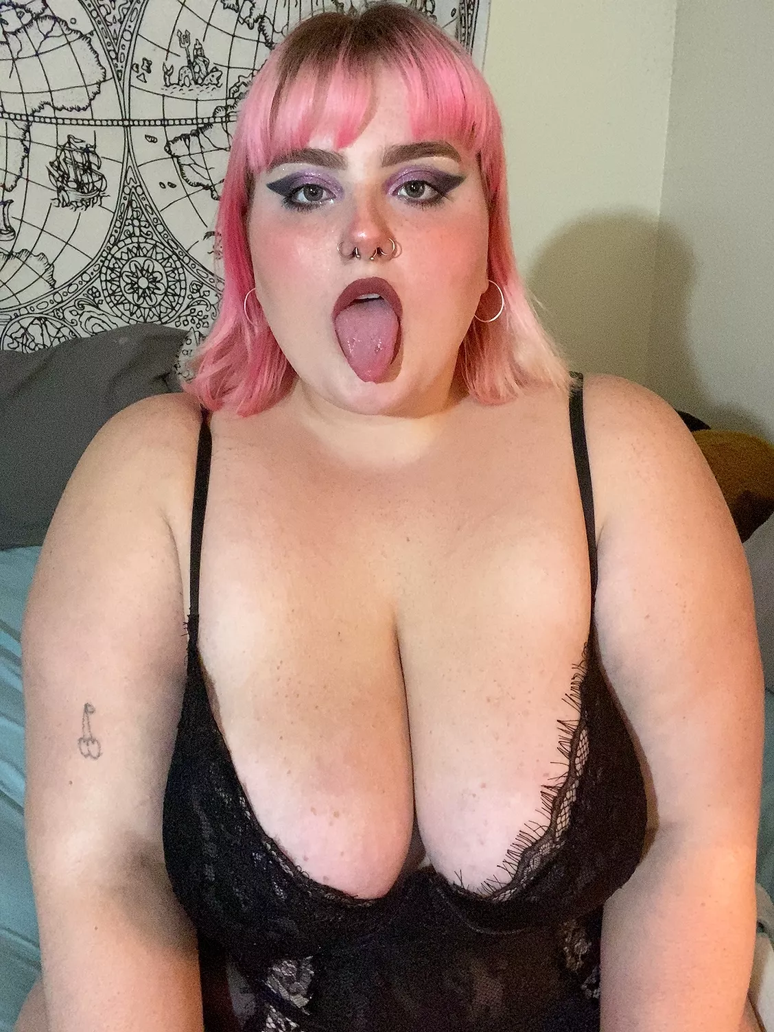 would you cover my tongue in cum? (; posted by eslutsRus