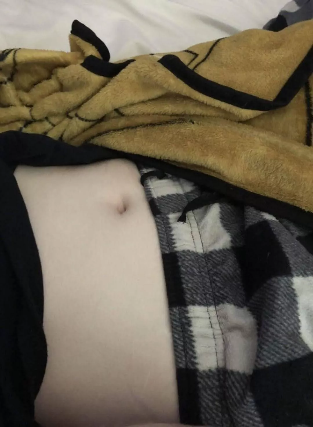 Would you fill my belly button with thick gooey cum? posted by herbellybutton