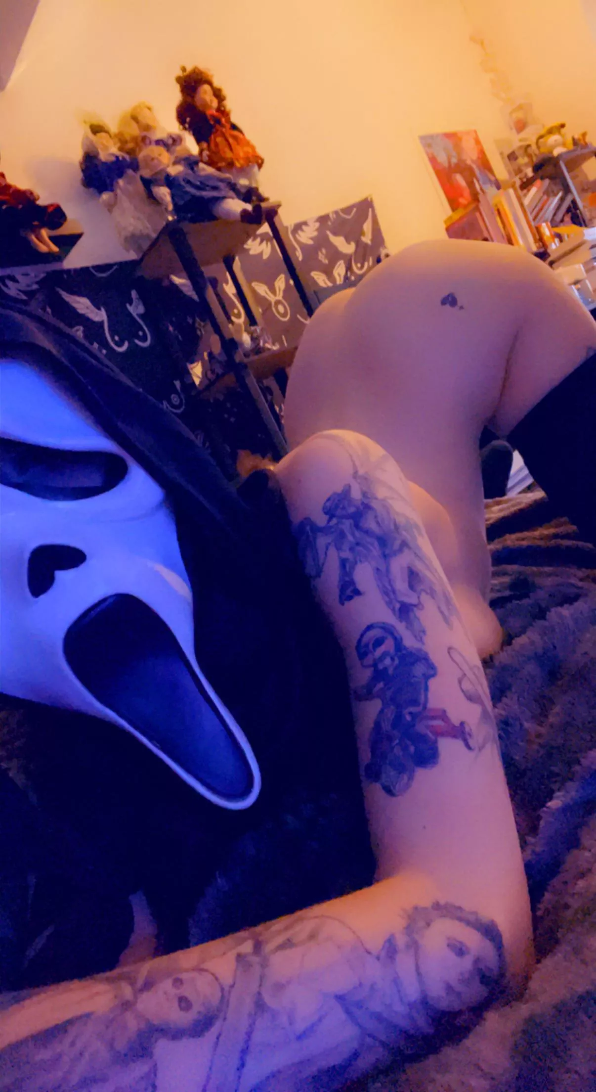 Would you fuck me in my scream mask? posted by lillith-lethya