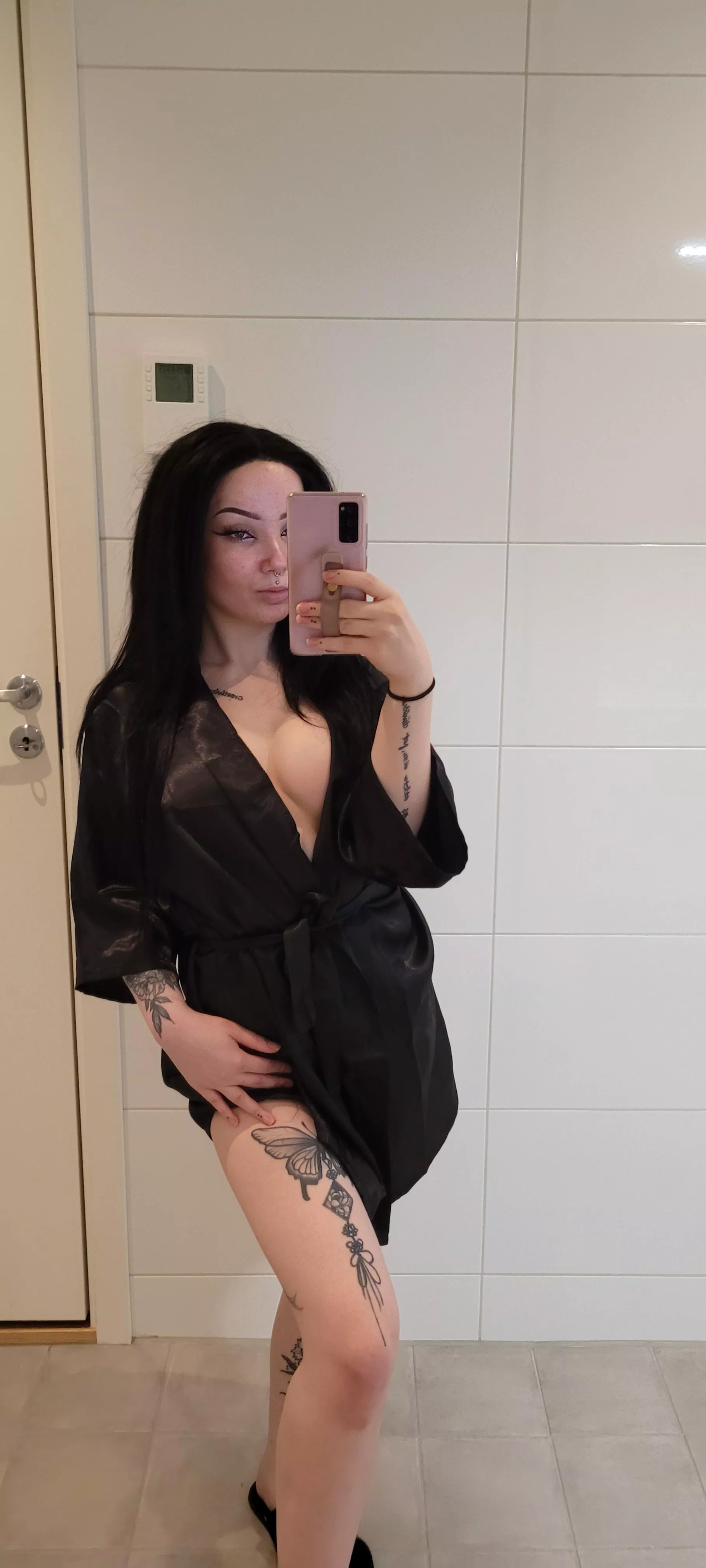 Would you fuck me in the shower? posted by evekozi