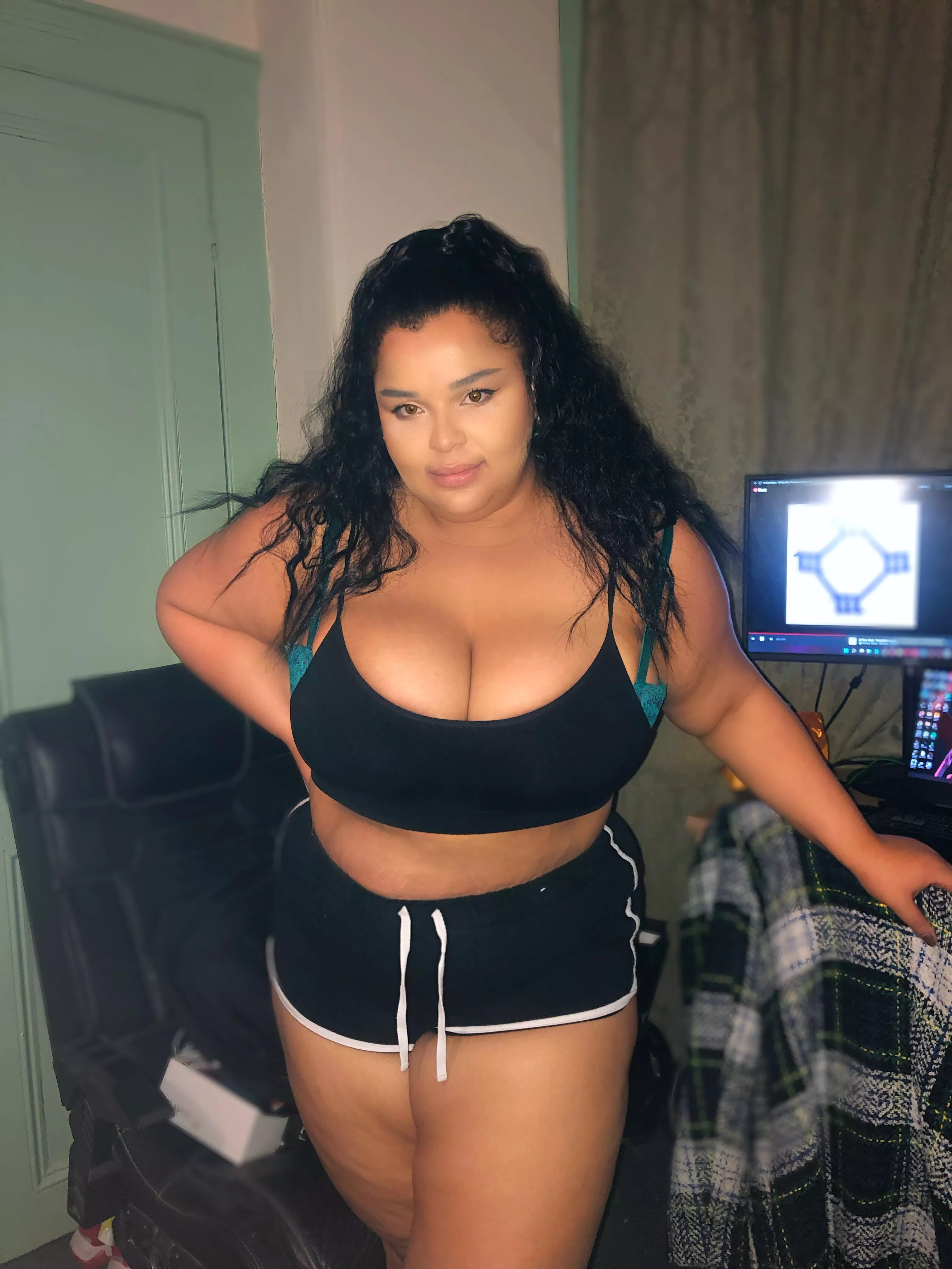 Would you fuck this young milf? ðŸ˜ðŸ’¦ posted by BBWCUTIEXO