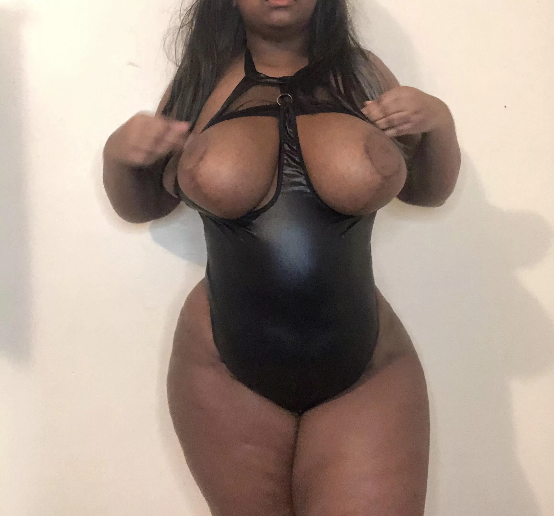 Would you jerk off to my nudes? posted by moxxyjade