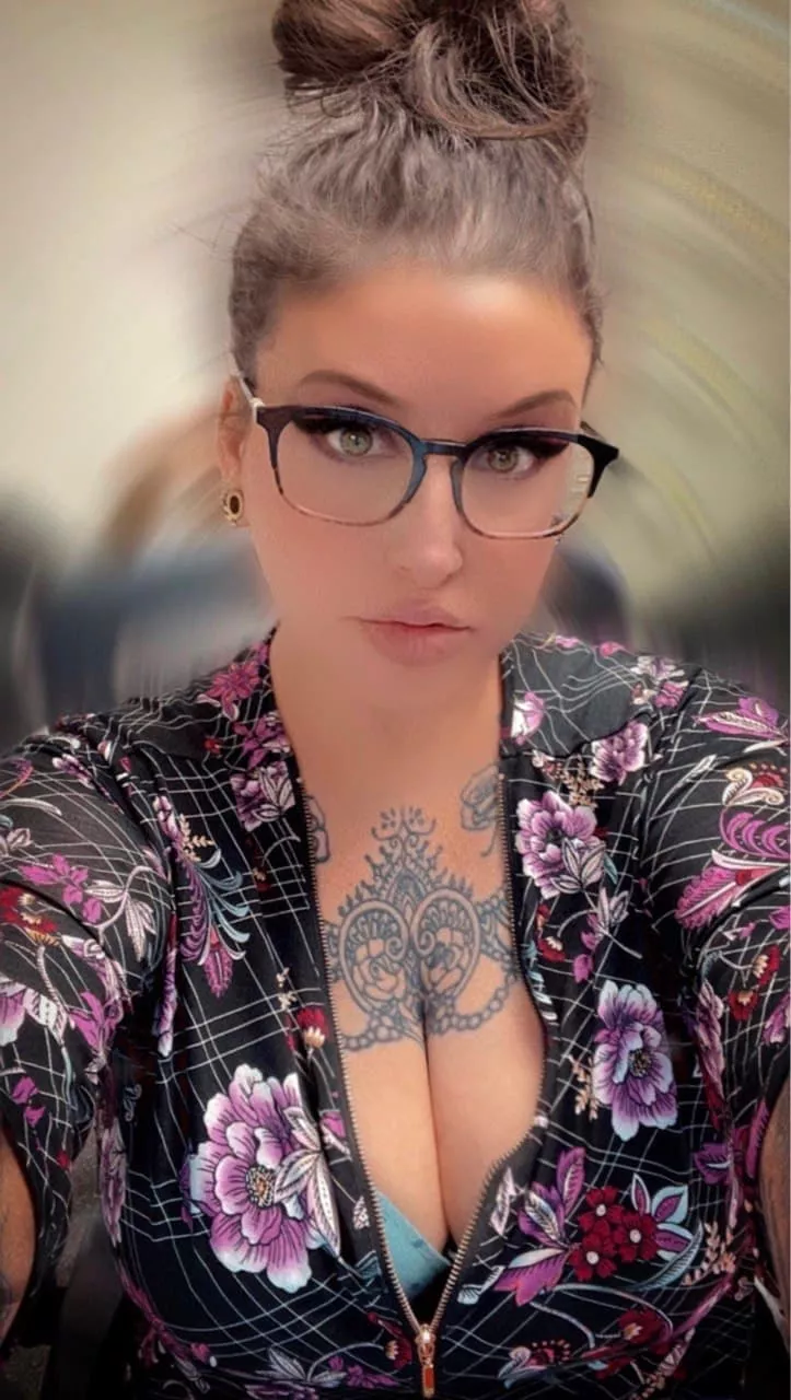 Would you like to spend time with a hot secretary? Join and cum with me ðŸ˜ˆ posted by Cute4Kitty