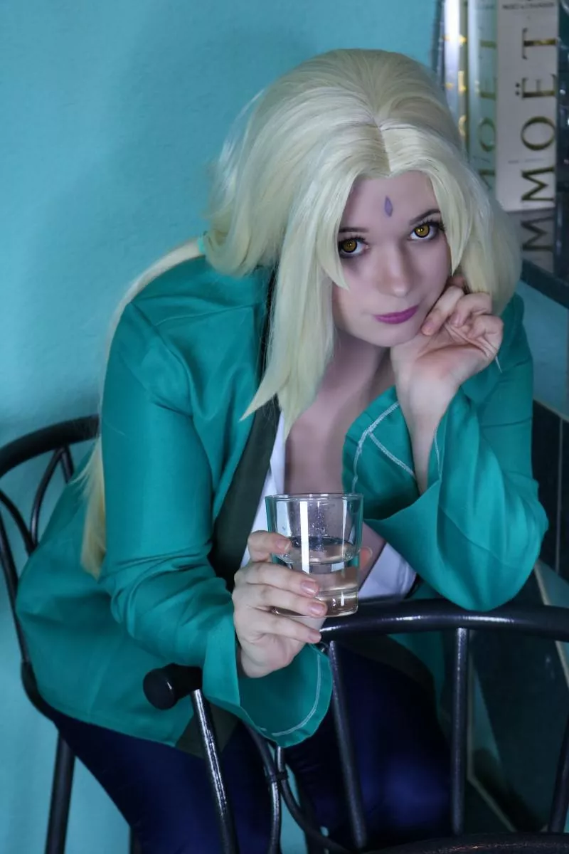 Would you meet up with Tsunade at a bar? (By Lysande) posted by Gunaretta