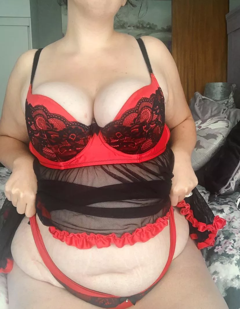 Would you pound a plus size wife like me? F 27 ♥️💦 posted by TheNaughtyNailTech