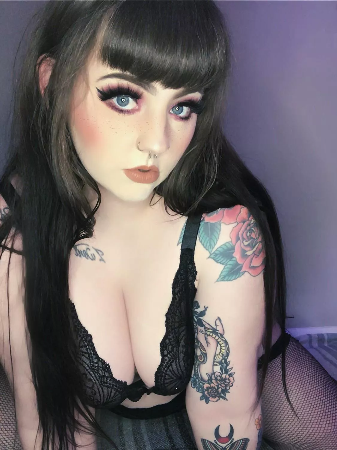 Would you ruin my pretty makeup? ðŸ–¤ posted by xspookybabyjadex