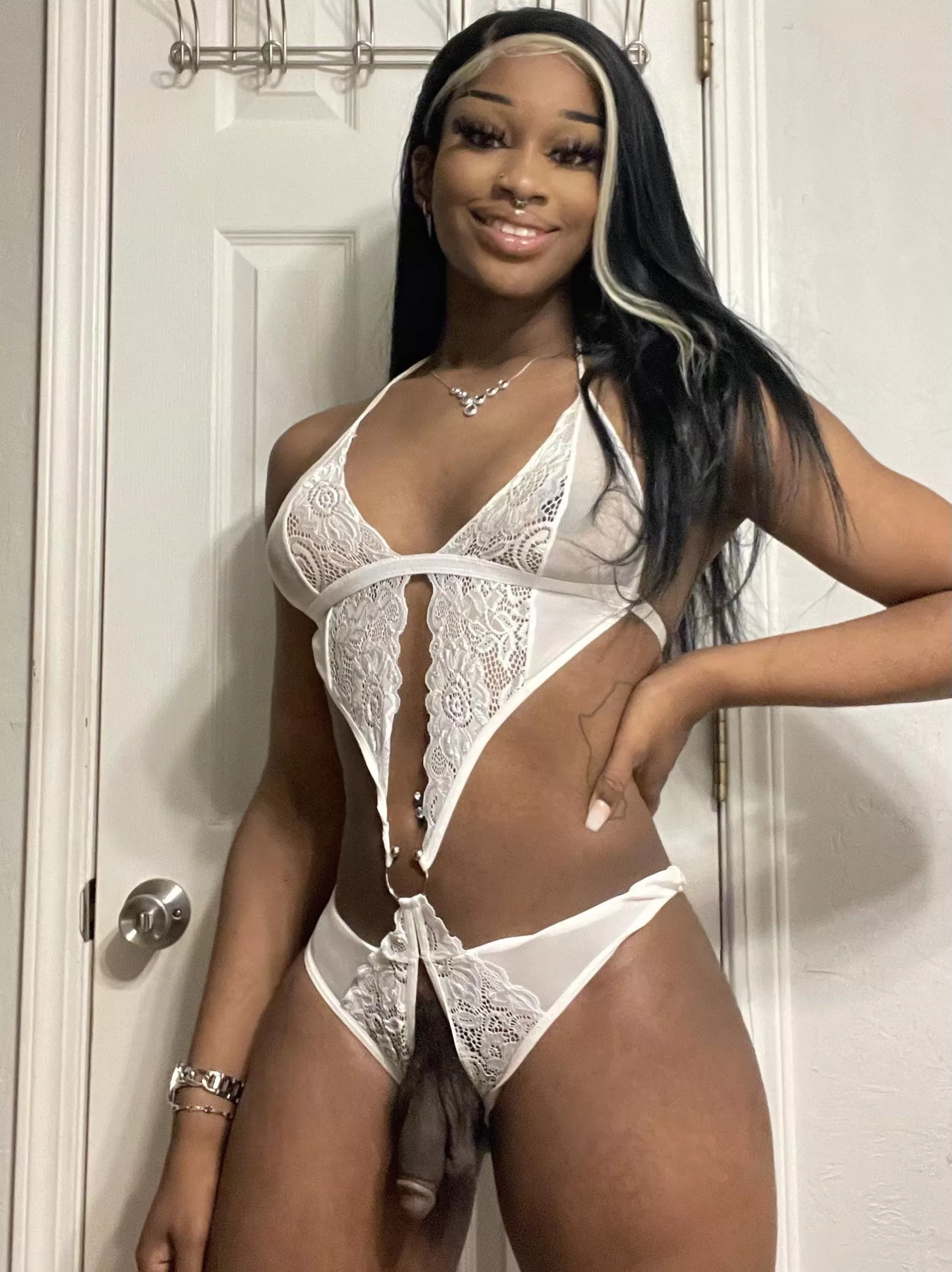 would you show me off? posted by emoblkgirly