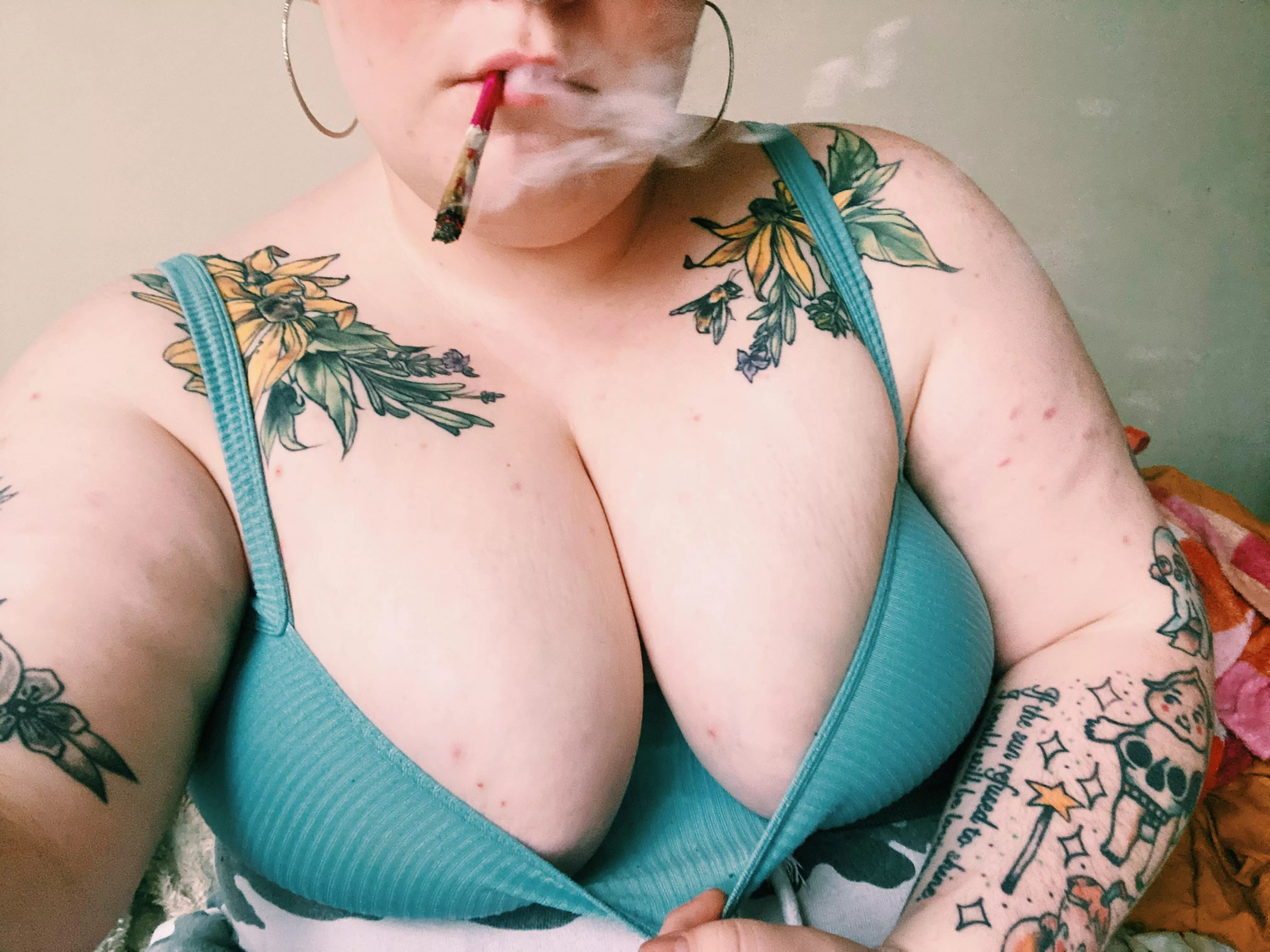 Would you suck on my tits while I smoke? posted by _____b3an_____