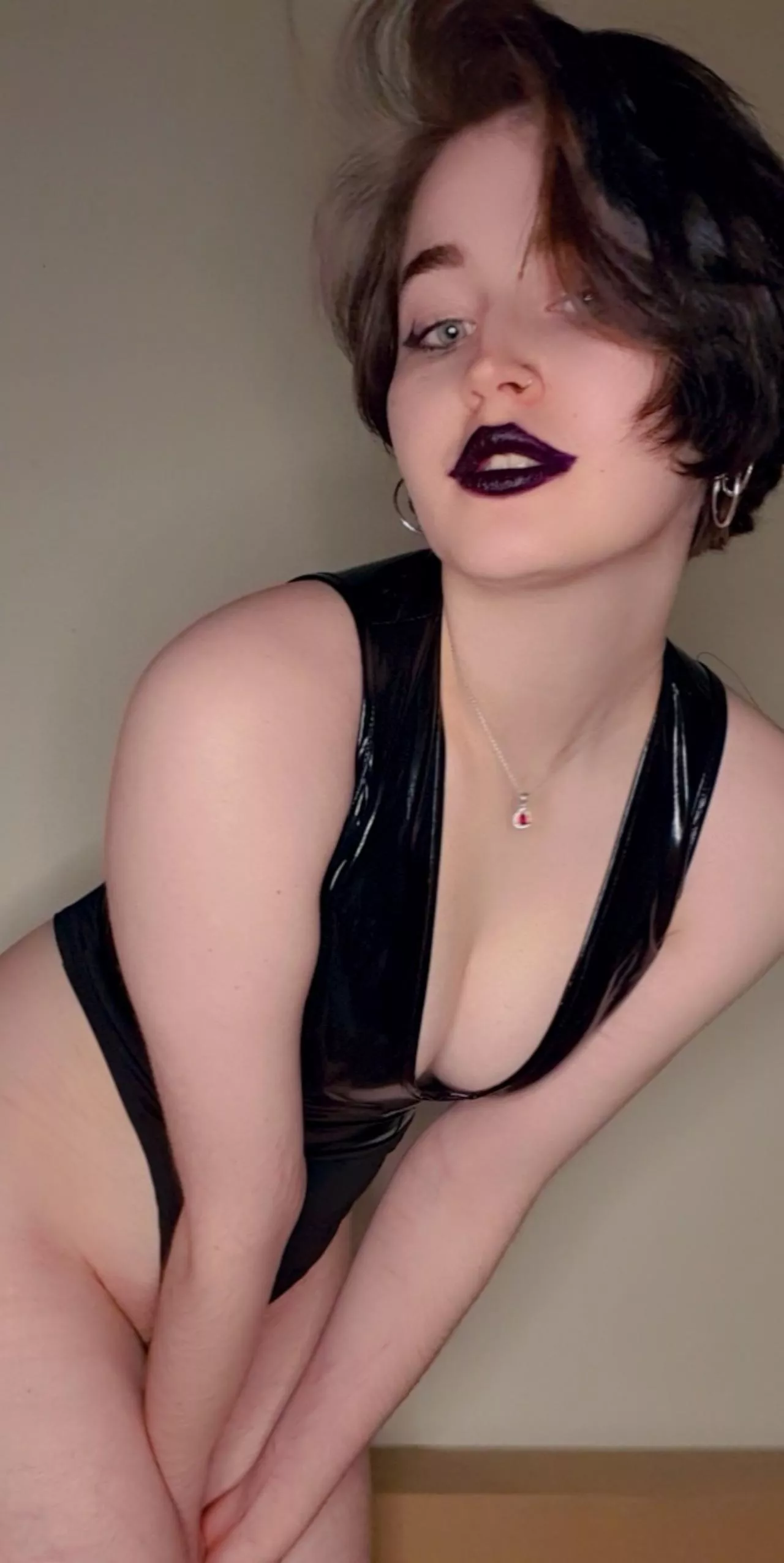 Would you wanna fuck a black lipped domme? :P posted by darkcloudintheskyy