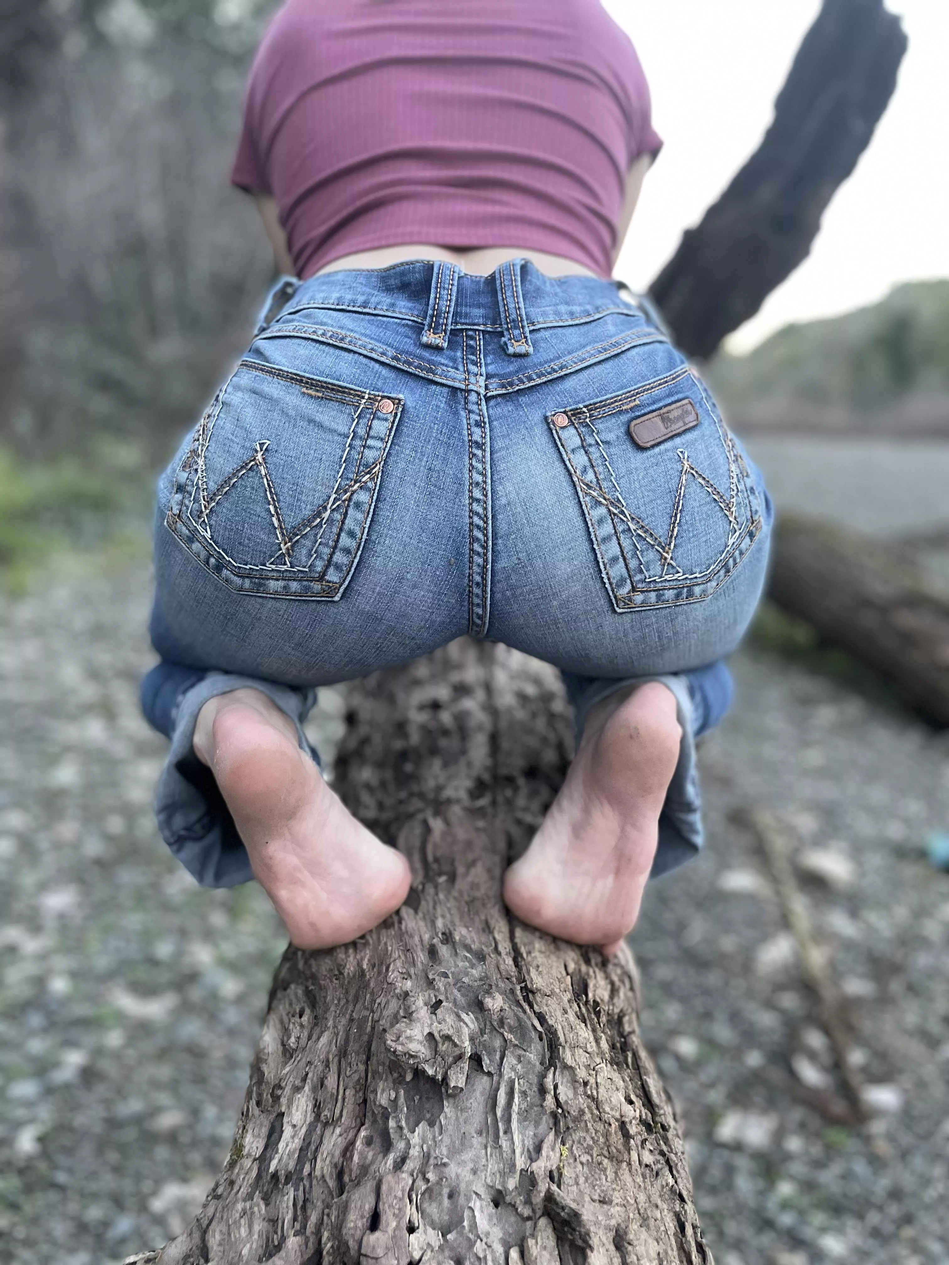 Wranglers butts drive me nuts ðŸ˜‰ posted by lenasfeetsperfect