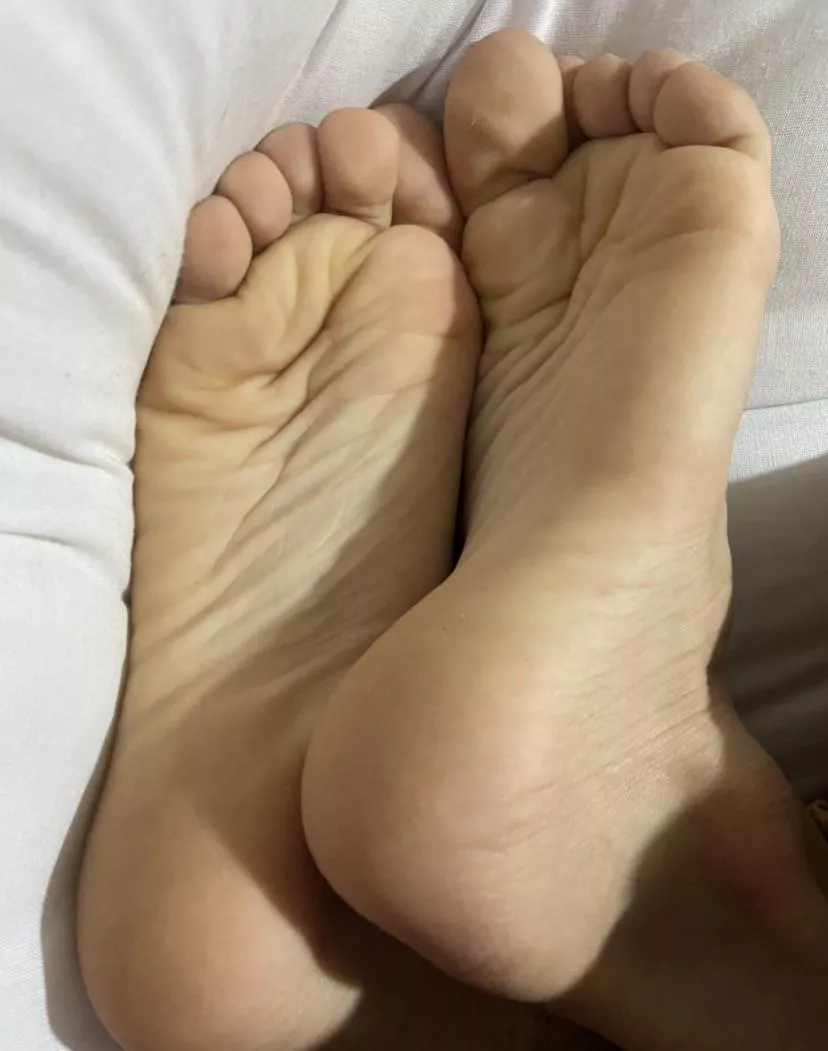 wrinkled sole please u? ðŸ™ˆ i can open a space for u dick in between ðŸ˜ˆ dms/pms r welcome posted by pessbeach