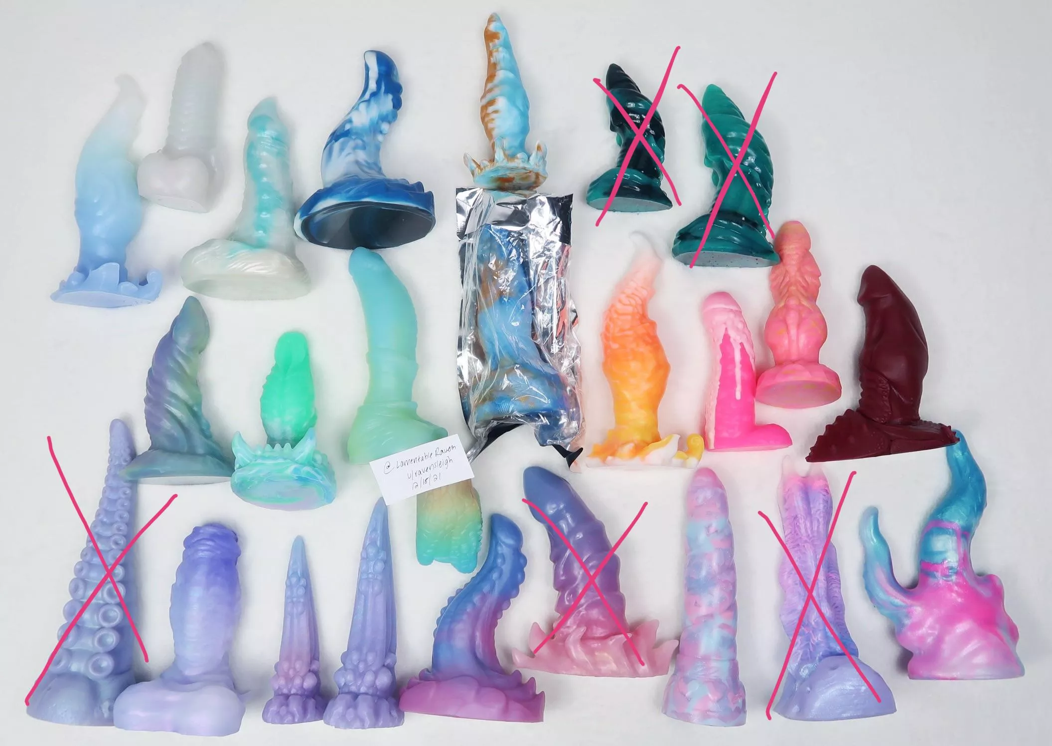 WTS Bad Dragon & Indie toys! US ONLY 🌸 Pastels & Pretty Rogues ✨ Info/photos in comment! posted by ravensleigh