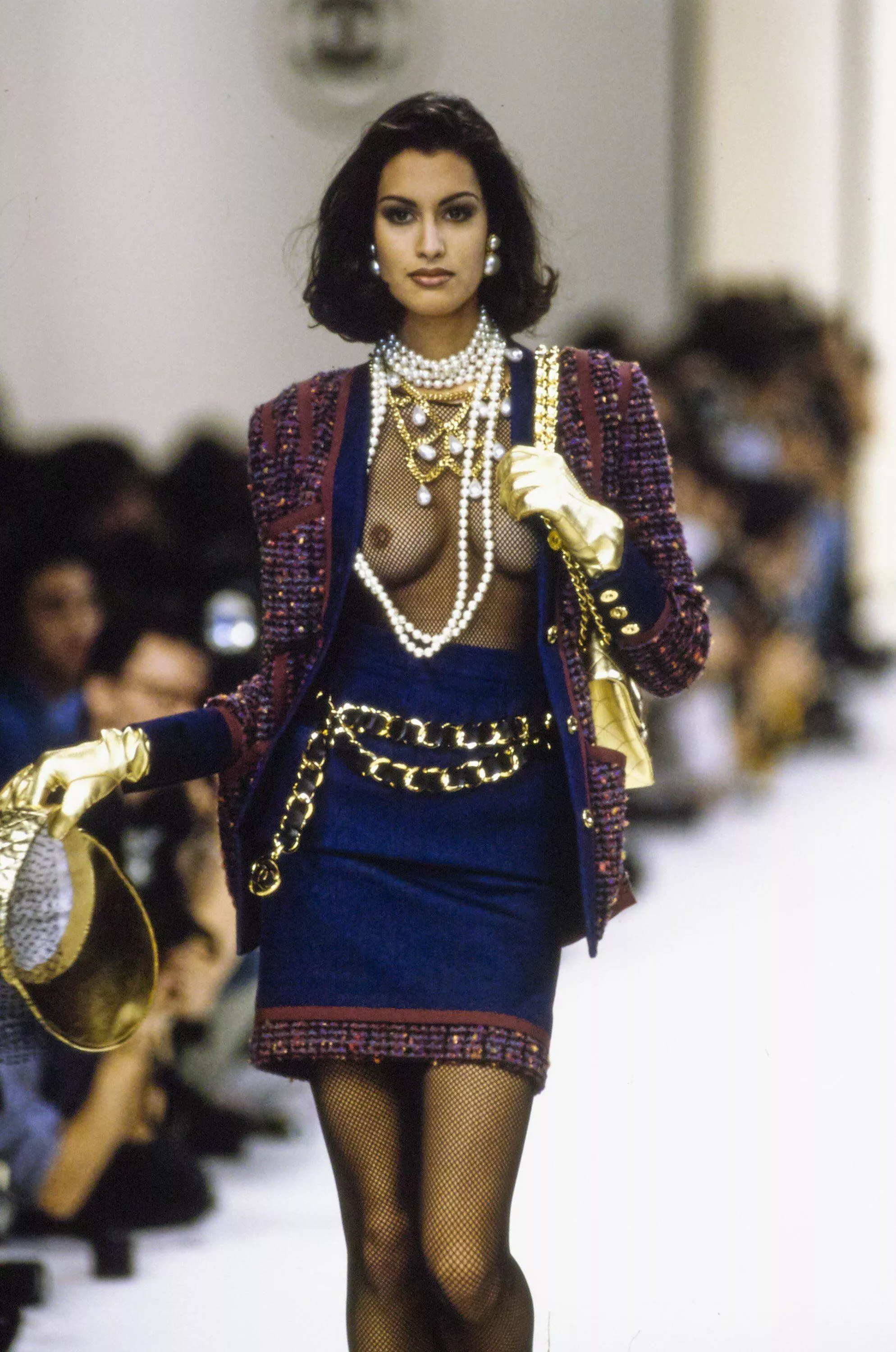 Yasmeen Ghauri | Chanel prêt-à-porter Fall-Winter 1991 posted by maxwe11d