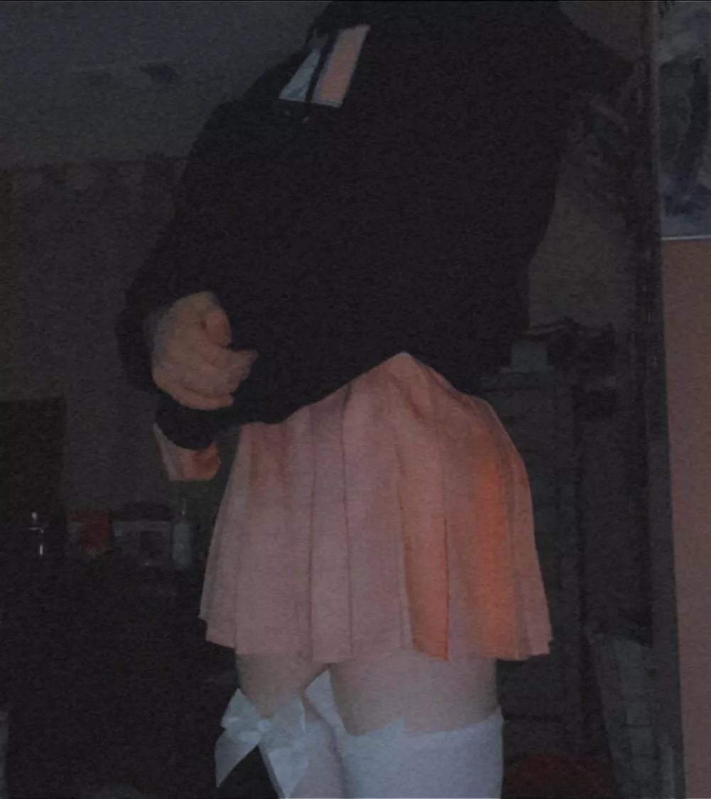 You can see my butt pushing out my skirt😗 posted by No_Bumblebee_2356