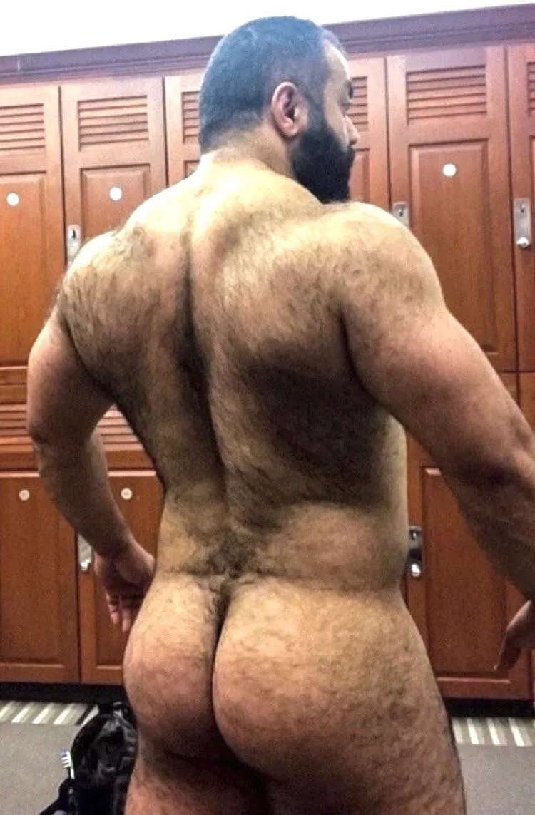 You guys ever get the feeling that dudes are checking you out in the locker room? posted by jocksmeller