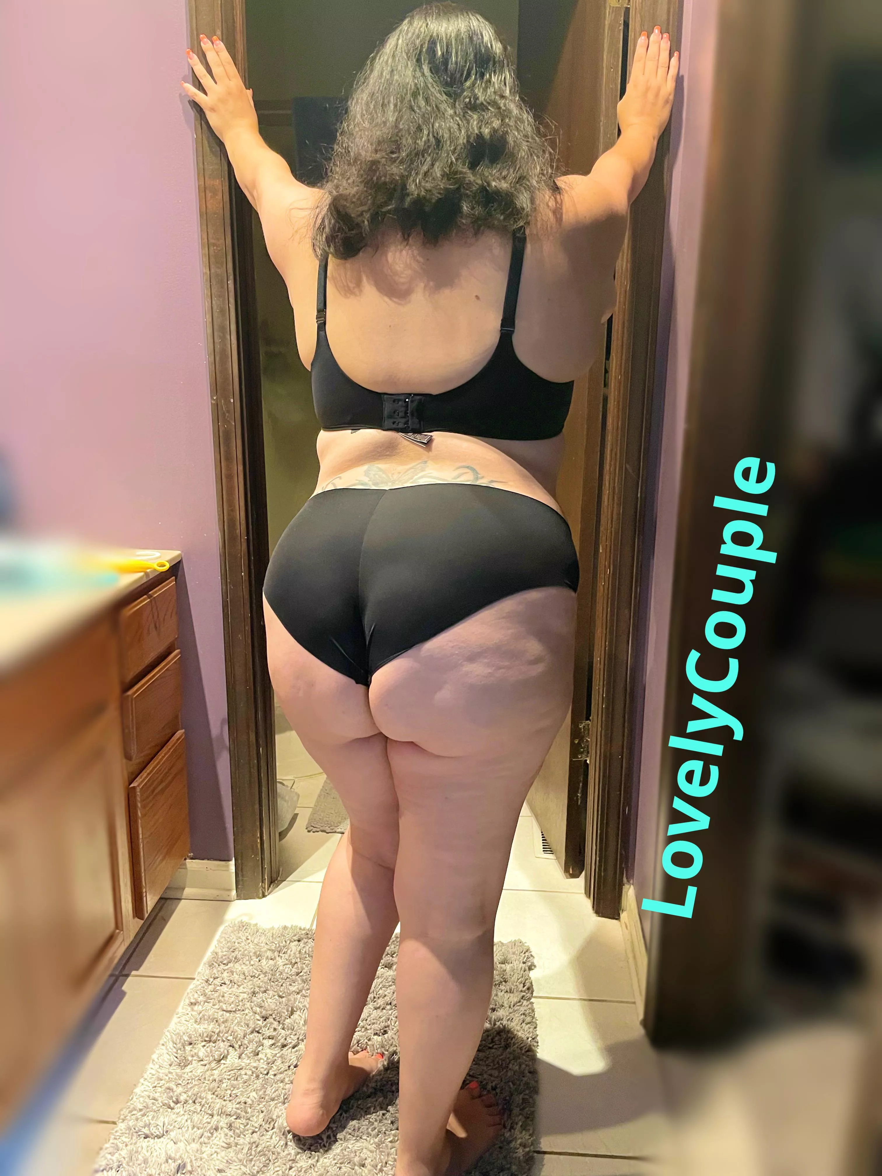 You guys like a Milf!! ðŸ¤¤ðŸ¤¤ðŸ˜ posted by lovelycouple1979