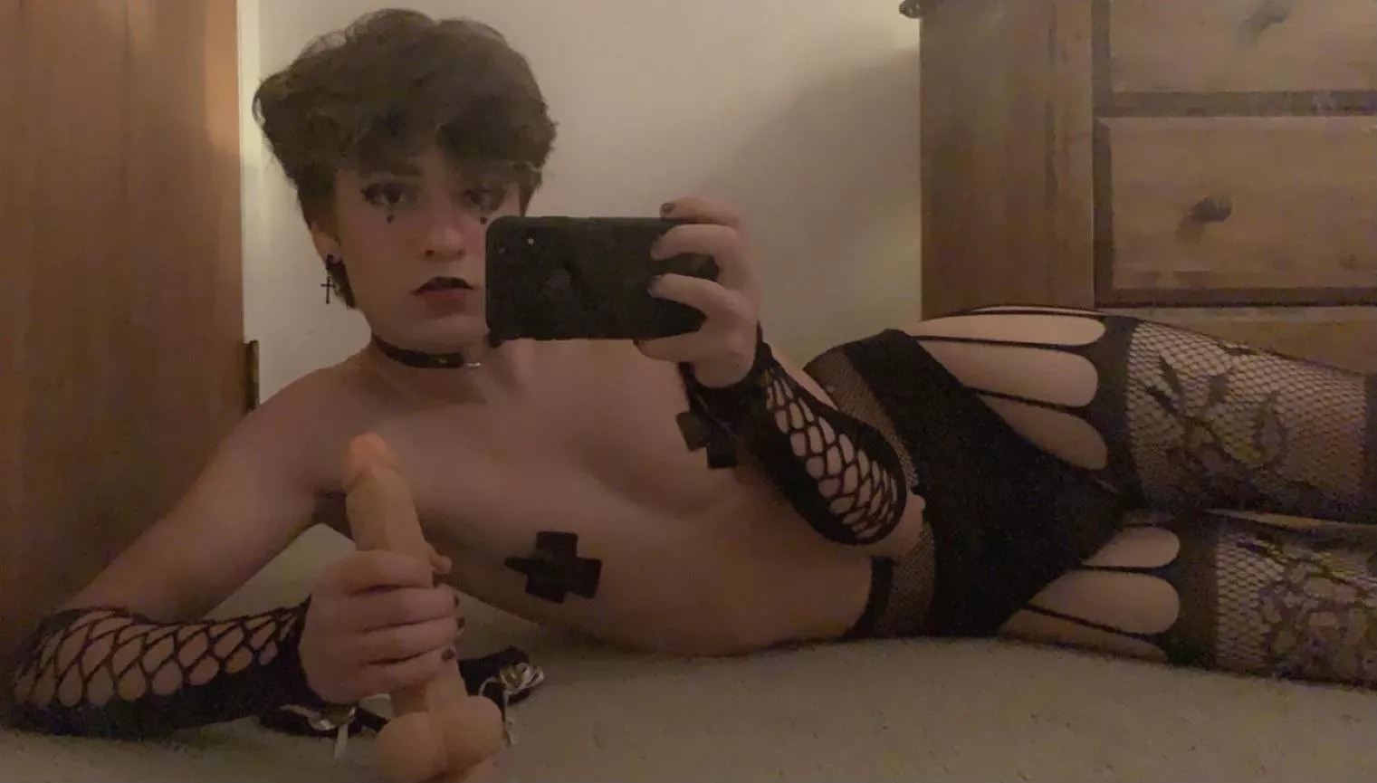 You guys think I’m cute? 🥺🥺 posted by Femboy_Goose