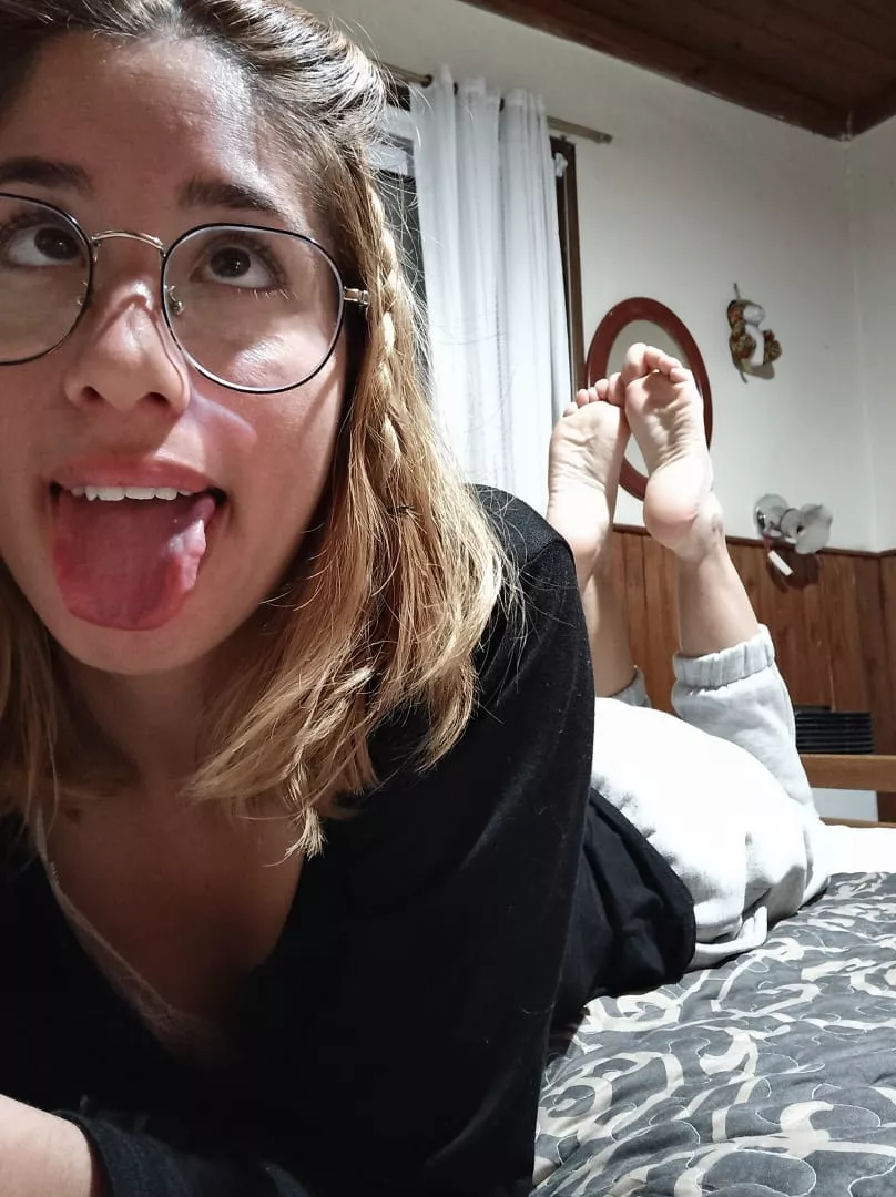 You seem to like ahegao in this pose so here's more for you 😘 posted by Sweet_Mia