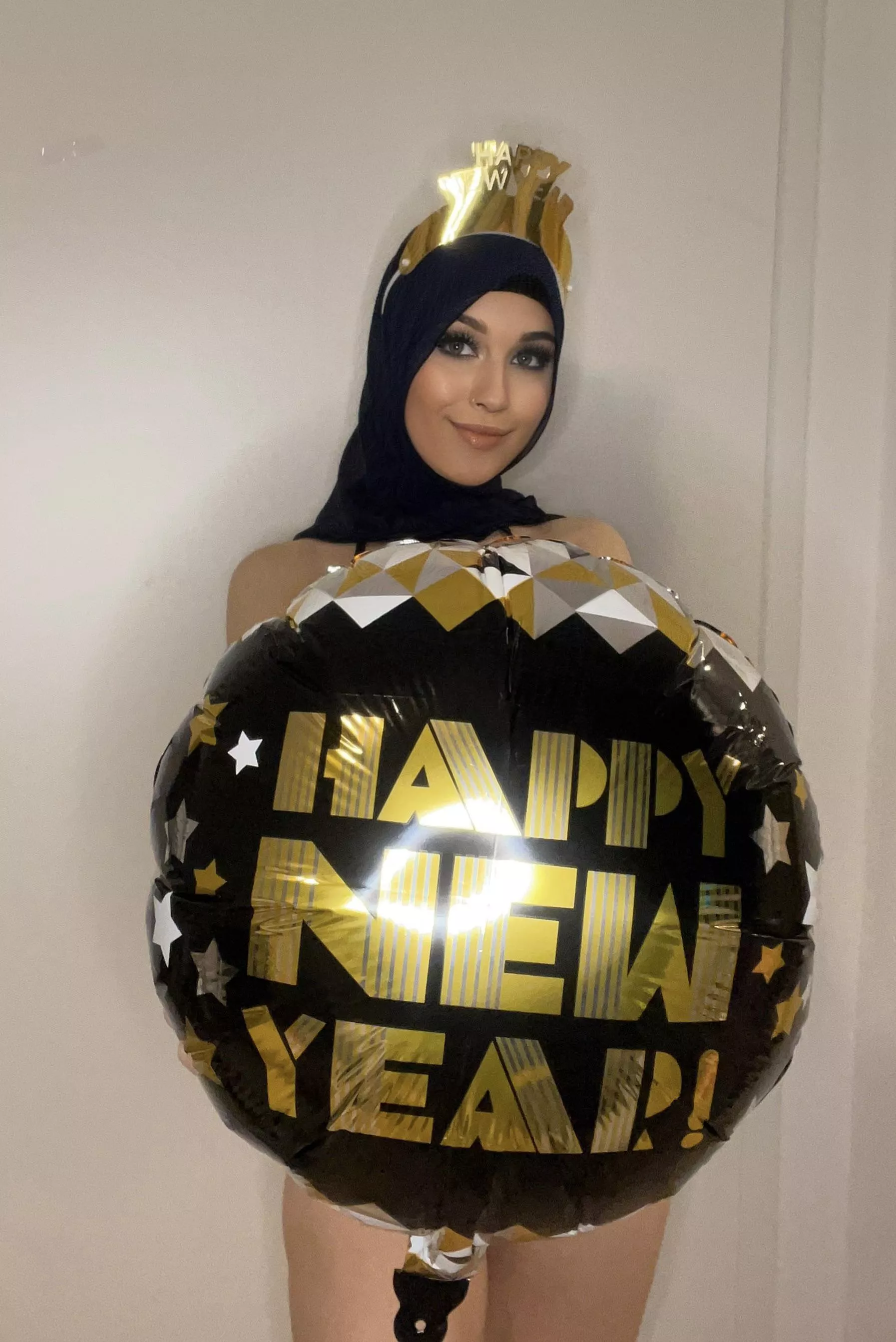 Your little new years slut 🎆💦👀 posted by fareeha_bakir