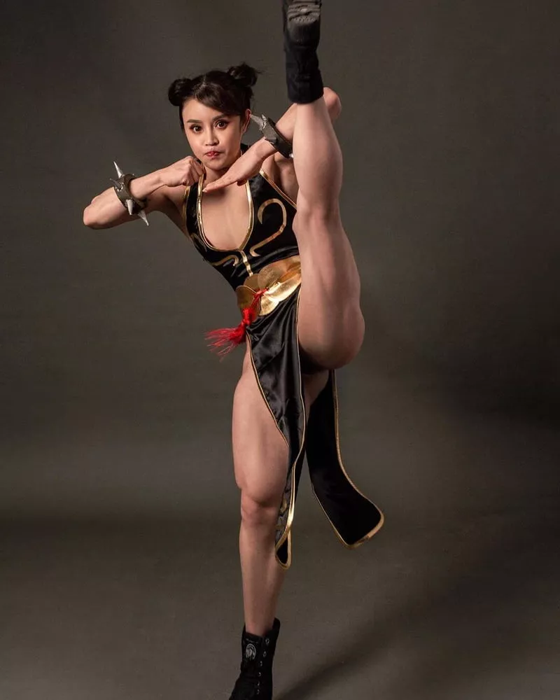 Yuan Herong Chun Li Cosplay posted by fill_it_with_cream