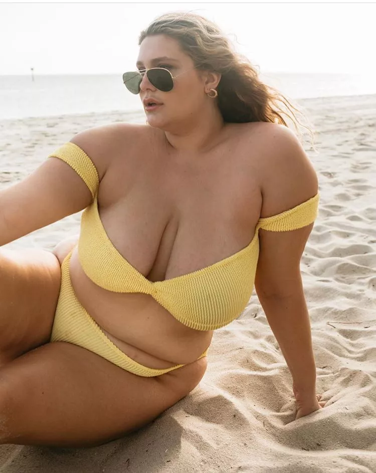 Yummy beach babe in yellow posted by Udderluvr2020