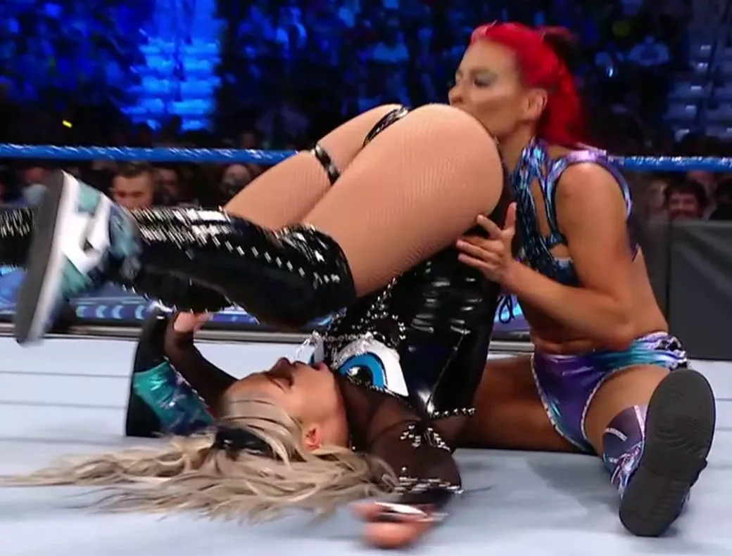 Zelina pinning Liv ðŸ‘ posted by Stratusfactiontime