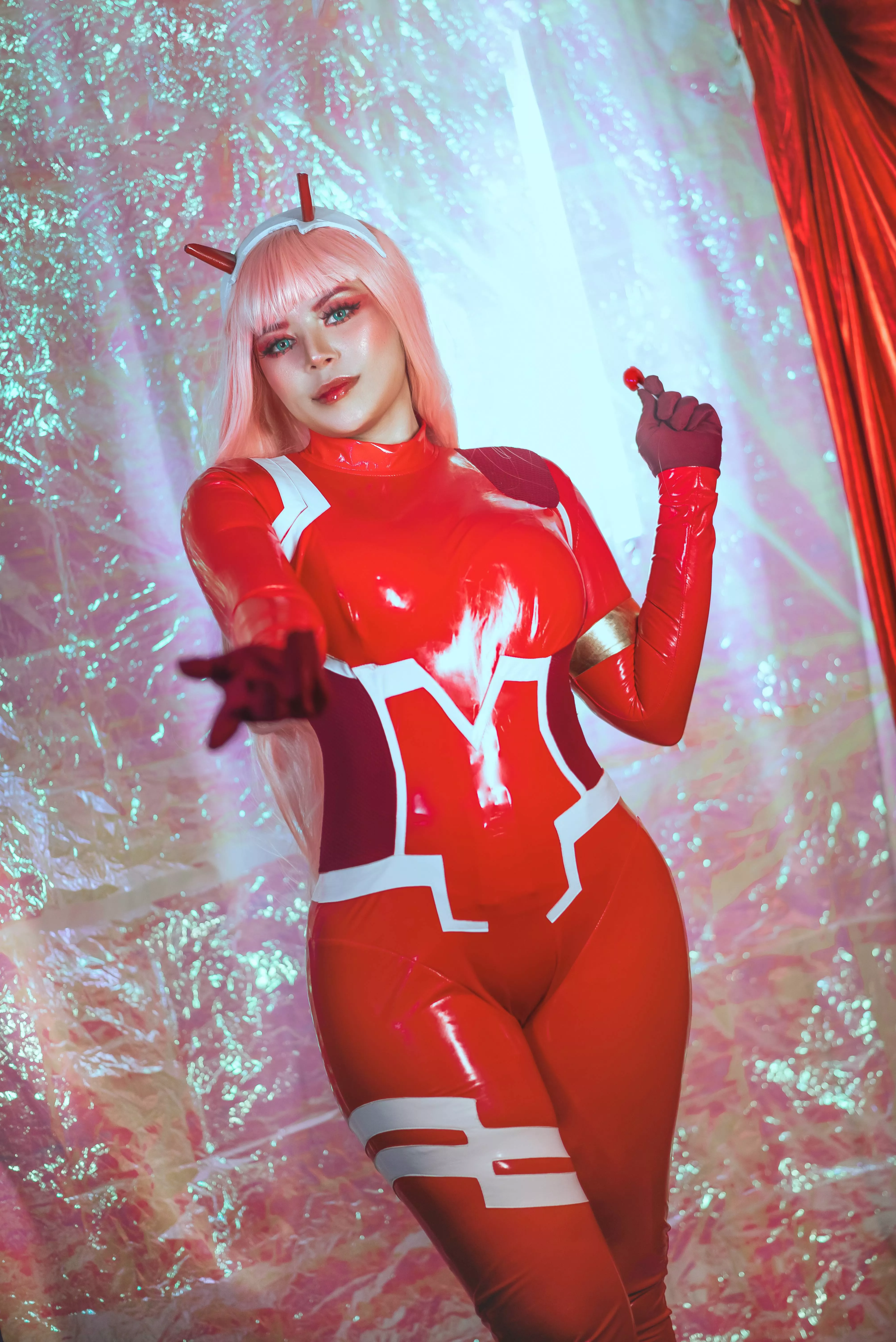 Zero Two cosplay by Nooneenonicos [OC] posted by nooneenoni